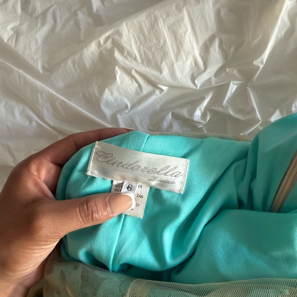 Elegant Turquoise Evening Gown - Picture 5 of 5